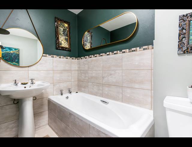2 BEDROOM APARTMENT TO LET IN BEACHFRONT